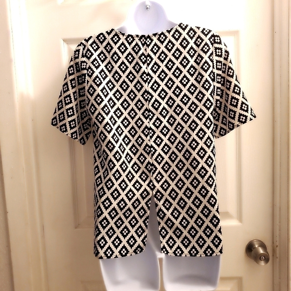 Everly diamond print s/s blouse - Picture 2 of 6